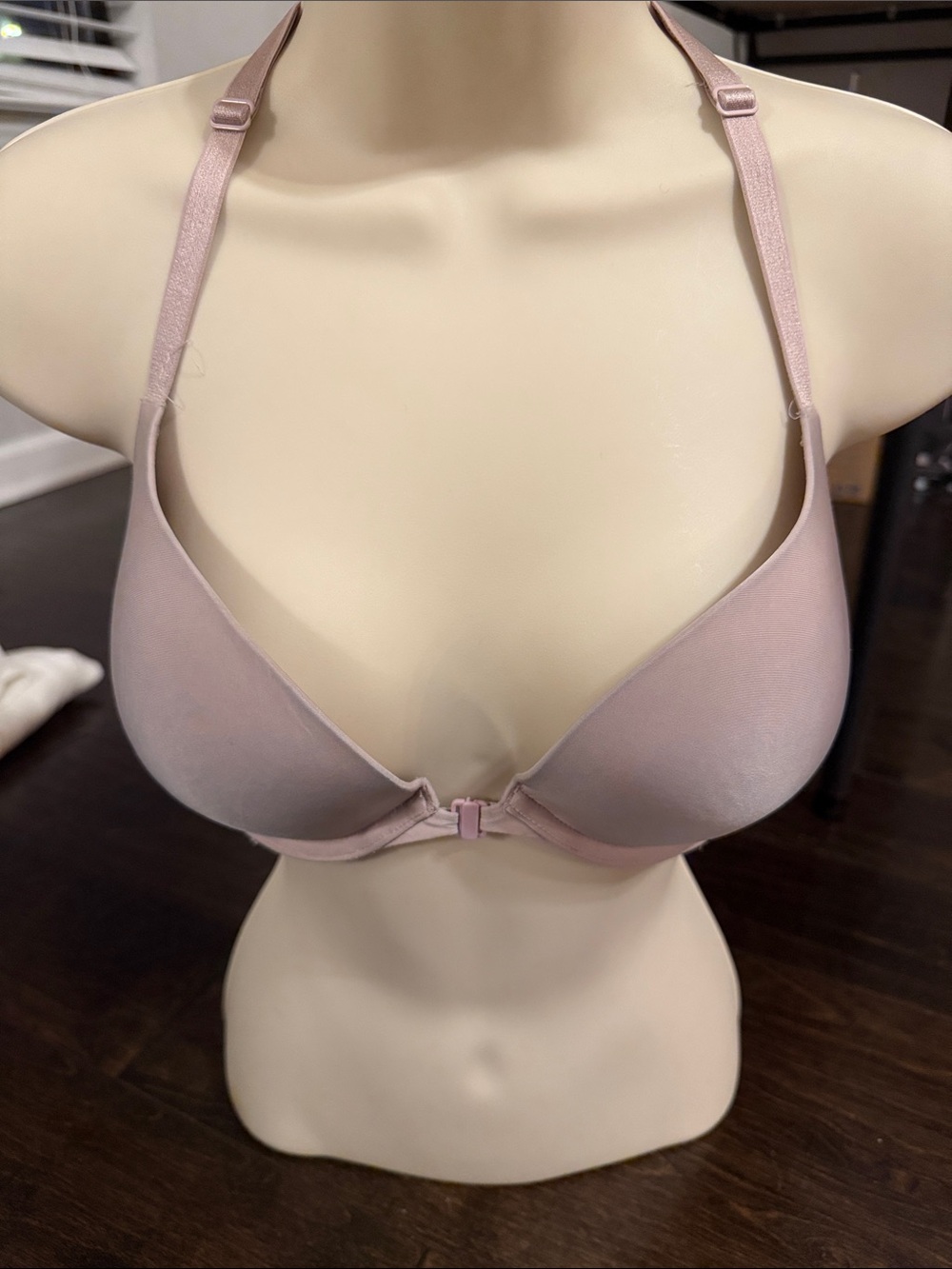Victoria Secret Lilac Mauve Front-Close T-Shirt Bra, Racerback Lace size 32DD